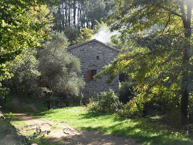 maison vue du parking fenêtre séjour