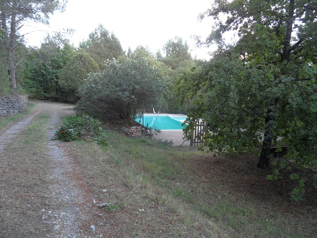 piscine vu du chemin